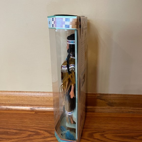 Native American Barbie 4th Edition Collector Edition - Picture 6 of 8